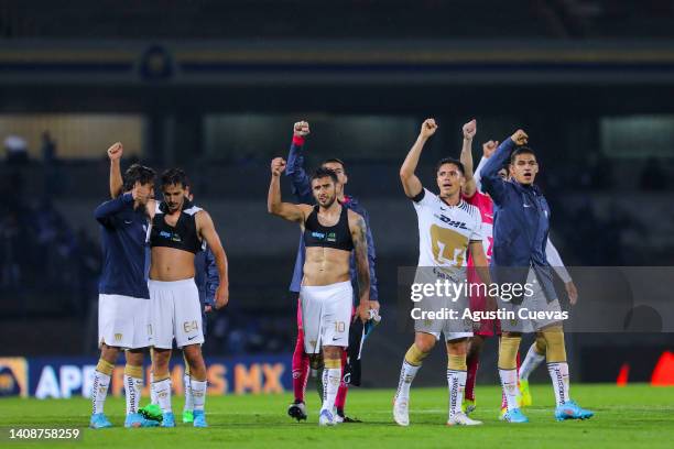 Eduardo Salvio, Efrain Velarde and Jose Navarro of Pumas aknowledge the fans after a friendly match between Pumas UNAM and RC Celta de Vigo at...