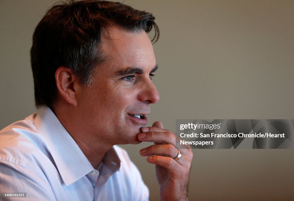 Jeff Rickered Commentator Retired NASCAR driver Jeff Gordon is a commentator for the Fox Sports ...