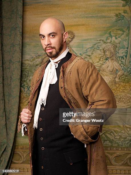 actor dressed in old-fashioned costume on stage - royalty stockfoto's en -beelden