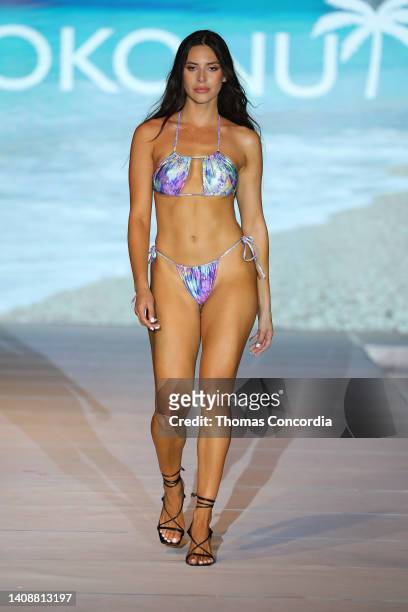 peber Gulerod Penge gummi A model walks the runway for Kokonut during DC Miami Swim Week: The... News  Photo - Getty Images