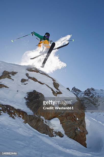 austria, tyrol, pitztal, mature man doing freestyle skiing - ski jumping - fotografias e filmes do acervo