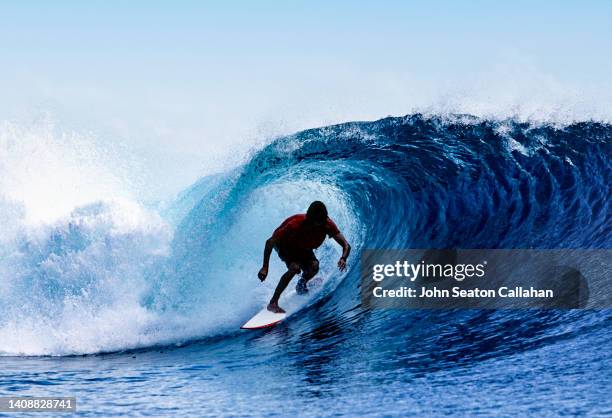 indonesia, surfing on pulau panaitan - international landmark bildbanksfoton och bilder