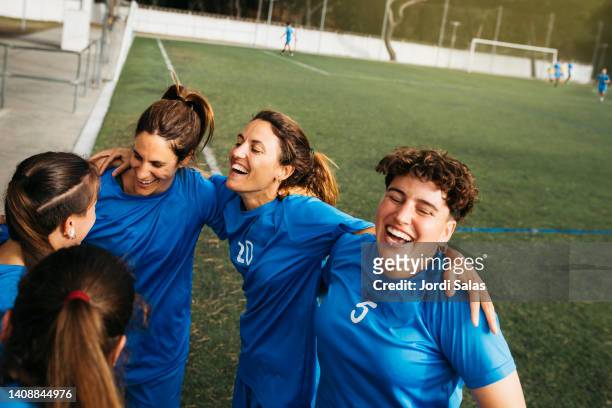 female soccer team celebrating a goal - goal sports equipment fotografías e imágenes de stock