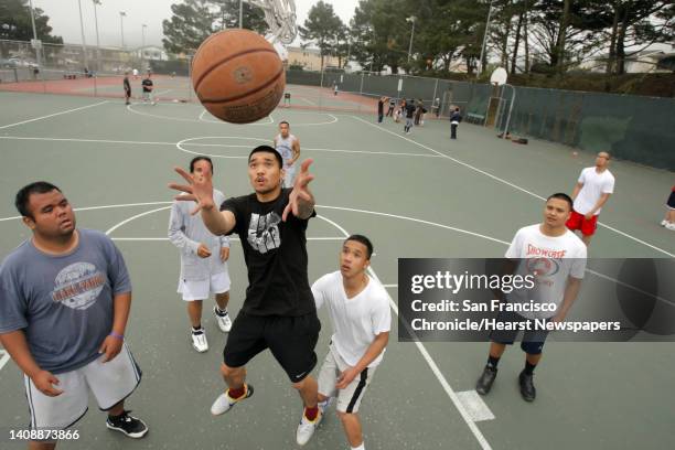 Pick Up Basketball Game Photos and Premium High Res Pictures - Getty Images