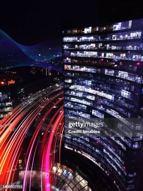 smart building in der stadt mailand bei nacht - smart communicate elevation view stock-fotos und bilder