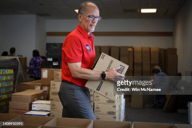 Maryland Democratic gubernatorial candidate Tom Perez helps packing boxes of food to be distributed to needy families at the Upcountry Food Hub on...