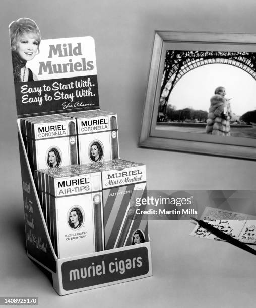 In a promotional campaign, American comedienne, actress, singer and businesswoman Edie Adams , offers Muriel Coronas or Panetela Extra's with a quote...