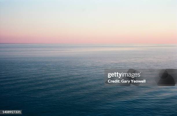 seascape at beachy head - 水平線 ストックフォトと画像