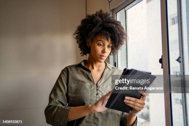 young woman studying at home. online learning concept. - quarantaine stock pictures, royalty-free photos & images