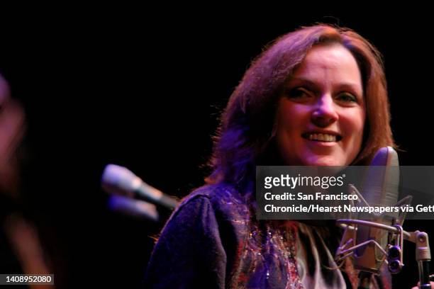 Rhonda Vincent Pictures Photos and Premium High Res Pictures - Getty Images