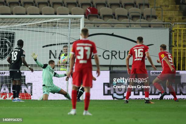 Kevin Kraus of Kaiserslautern scores their team's second goal during the Second Bundesliga match between 1. FC Kaiserslautern and Hannover 96 at...