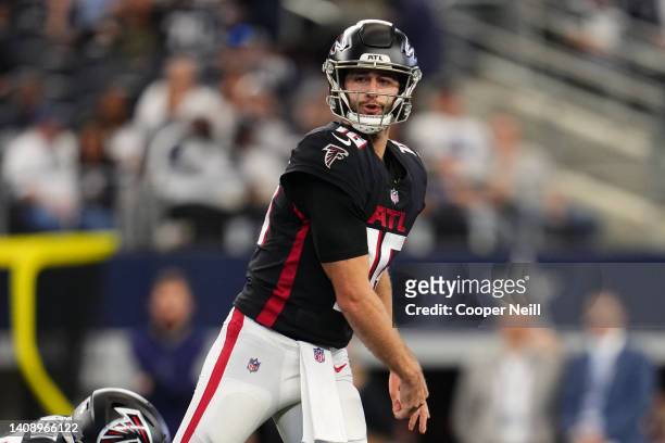 Josh Rosen of the Atlanta Falcons throws the ball against the Dallas Cowboys during an NFL game at AT&T Stadium on November 14, 2021 in Arlington,...