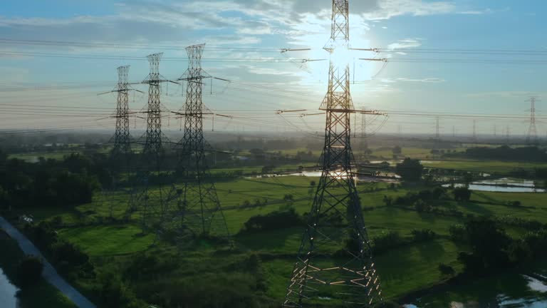Pylon View Aerial view high voltage power pylons 동영상 (1409009404) - 게티이미지뱅크