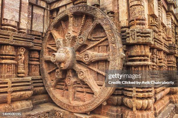 chariot wheel from konark sun temple.  odisha, india. - konark wheel stock pictures, royalty-free photos & images