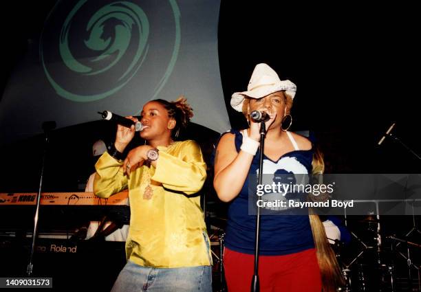 Floerty Singer 570 Floetry Photos & High Res Pictures - Getty Images