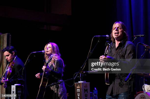 The Roys Clint White, Elaine Roy, and Lee Roy of the Roys performs during ...