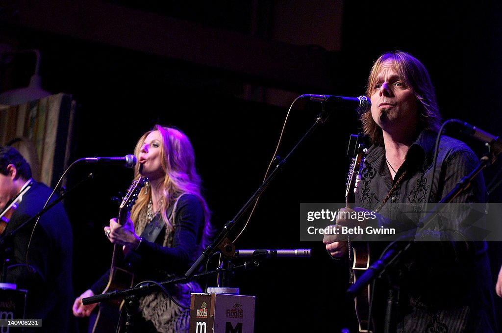 The Roys Elaine Roy and Lee Roy of the Roys performs during Music City Roots ...