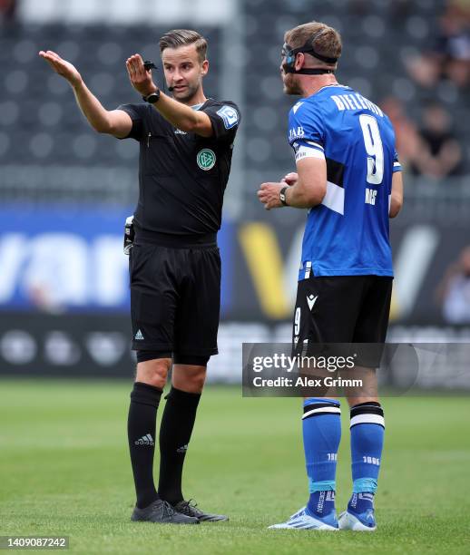 Fabian Klos of Bielefeld discusses with referee Michael Bacher after he showed the red card to head coach Uli Forte of Bielefeld during the Second...