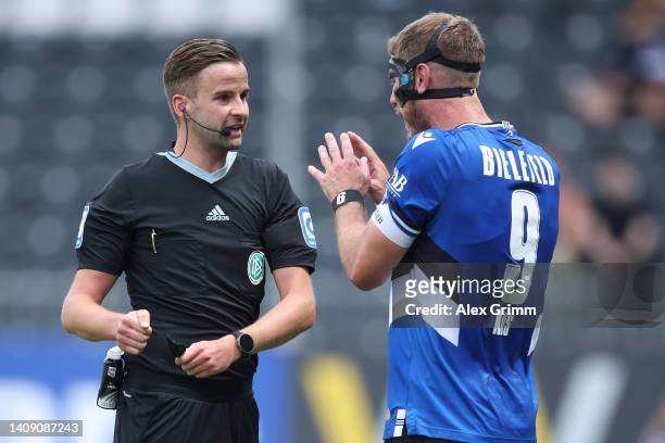 Fabian Klos of Bielefeld discusses with referee Michael Bacher after he showed the red card to head coach Uli Forte of Bielefeld during the Second...