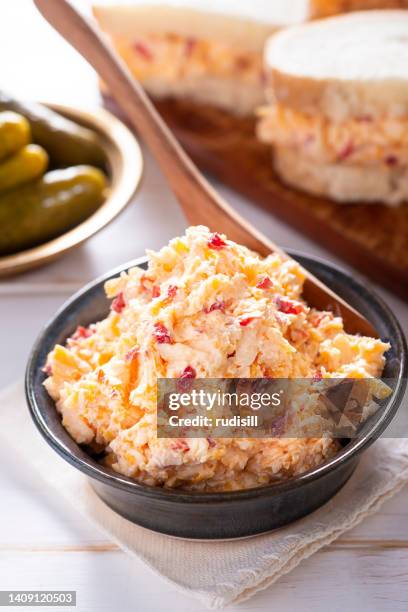 pimento cheese - pimientos stockfoto's en -beelden