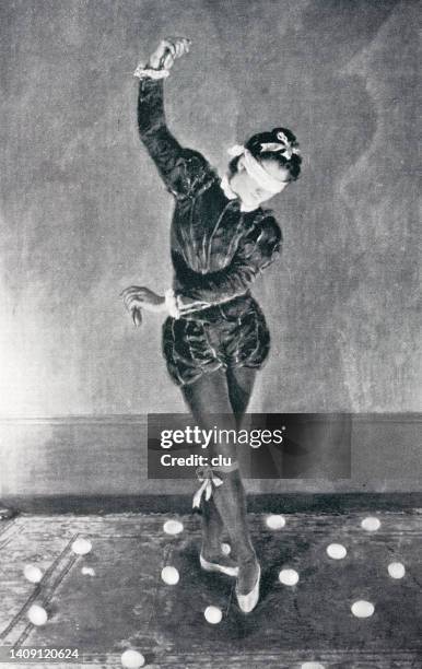 stockillustraties, clipart, cartoons en iconen met young ballet dancer performing blindfolded between balls - ballet shoe