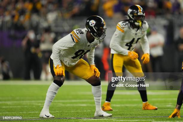 Taco Charlton of the Pittsburgh Steelers gets set against the Minnesota Vikings during an NFL game at U.S. Bank Stadium on December 09, 2021 in...