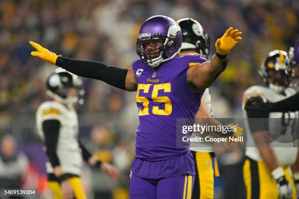 Anthony Barr of the Minnesota Vikings celebrates after a missed kick by the Pittsburgh Steelers during an NFL game at U.S. Bank Stadium on December...