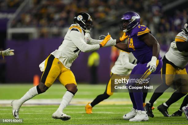 Taco Charlton of the Pittsburgh Steelers battles with Oli Udoh of the Minnesota Vikings during an NFL game at U.S. Bank Stadium on December 09, 2021...
