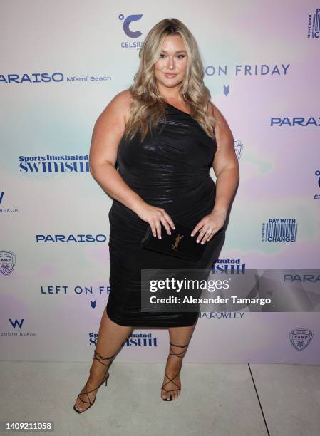 Hunter McGrady arrives at the Sports Illustrated Swimsuit Runway Show during Paraiso Miami Beach on July 16, 2022 in Miami Beach, Florida.