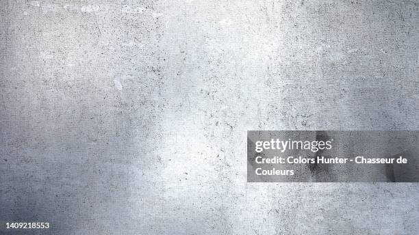 textured cement wall, painted white and weathered in shades of gray in paris, france - ruffled stock-fotos und bilder