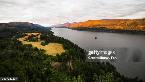 columbia river gorge - fluss-columbia-river stock-fotos und bilder