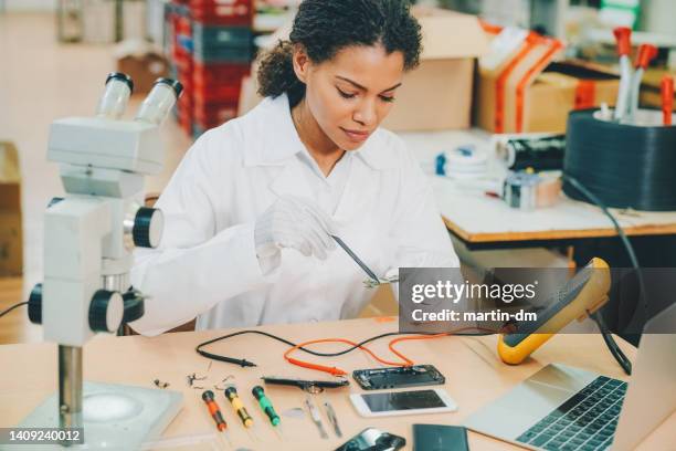 smartphone-reparatur - zerlegen stock-fotos und bilder