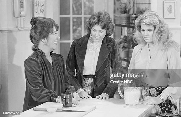 Bnnnd Cousin Geri Photos and Premium High Res Pictures - Getty Images