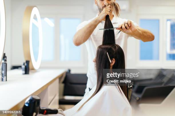 mulher no cabeleireiro - secador de cabelo - fotografias e filmes do acervo