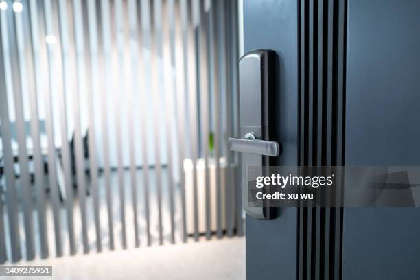 door handle - 鍵穴 ストックフォトと画像