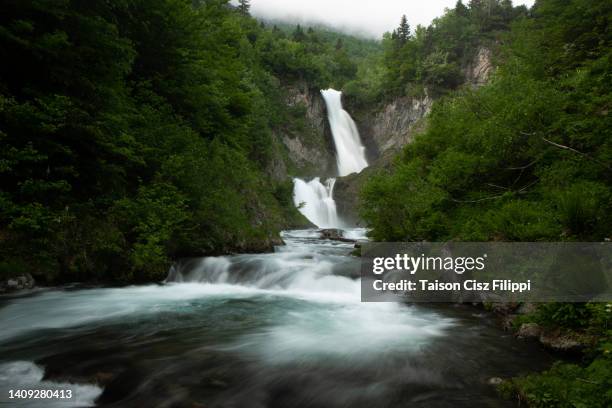 amazing waterfalls surrounded by green trees and mountains - gaia filippi stock pictures, royalty-free photos & images