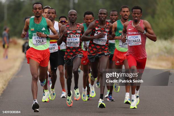 Tamirat Tola of Team Ethiopia, Barnabas Kiptum of Team Kenya, Geoffrey Kamworor of Team Kenya and Shumi Dechasa of Team Bahrain compete in the Men's...