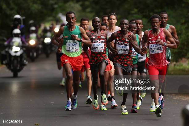 Tamirat Tola of Team Ethiopia, Barnabas Kiptum of Team Kenya, Geoffrey Kamworor of Team Kenya and Shumi Dechasa of Team Bahrain compete in the Men's...