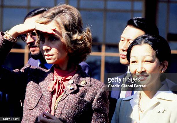 Visit of the Spanish Queen Sofia and princess Michiko, to the imperial reserve of 'Shinhama', 29th October 1980, Tokyo, Japan.