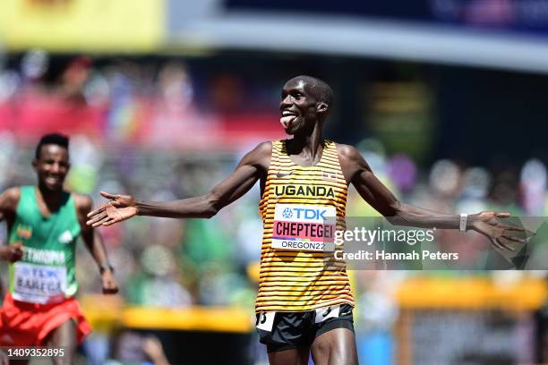 Joshua Cheptegei of Team Uganda celebrates as he crosses the finish line to win gold in the Men's 10,000m Final on day three of the World Athletics...