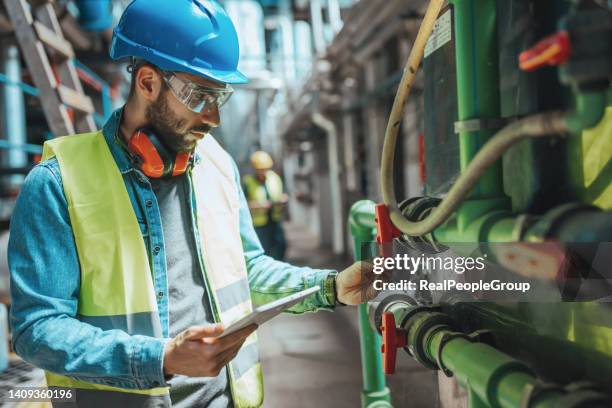 checking everything twice - gas plant stock pictures, royalty-free photos & images