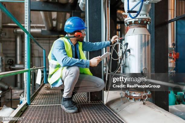 i am here to make sure everything is in order - bomba de água equipamento imagens e fotografias de stock