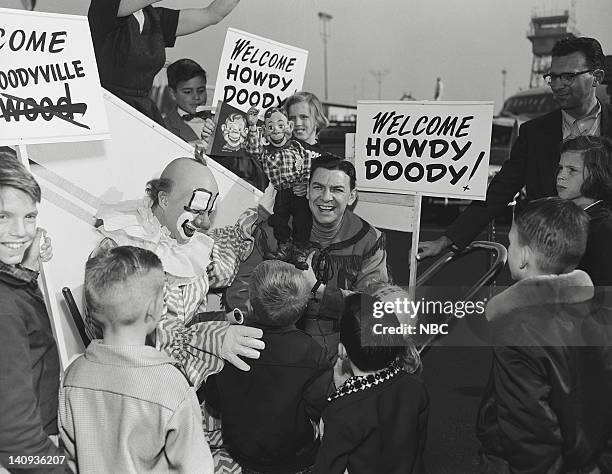 Pictured: Lew Anderson as Clarabell the Clown, Howdy Doody, Bob Smith as Buffalo Bob Smith -- Photo by: NBCU Photo Bank