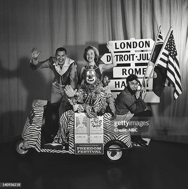 Pictured: Bob Smith as Buffalo Bob Smith, Marti Barris as Peppi Mint, Lew Anderson as Clarabell the Clown, Howdy Doody, unknown cast member -- Photo...