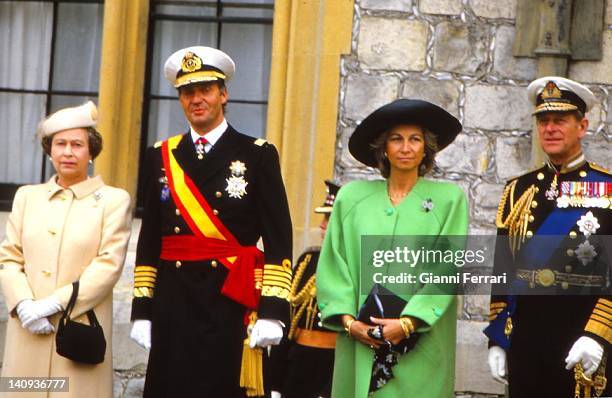 Queen Elizabeth II and the Duke of Edinburgh receive the Spanish Kings Juan Carlos and Sofia at Windsor Palace, 22nd April 1986, London, England.