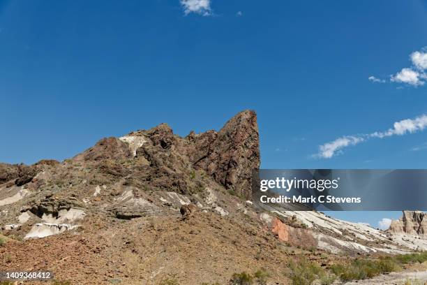 volcanic outcroppings in big bend national park - deserto de chihuahua imagens e fotografias de stock