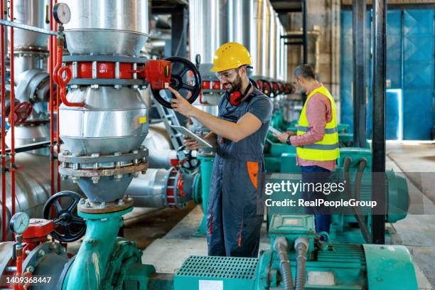 things are easier when you do them together - working oil pumps stock pictures, royalty-free photos & images