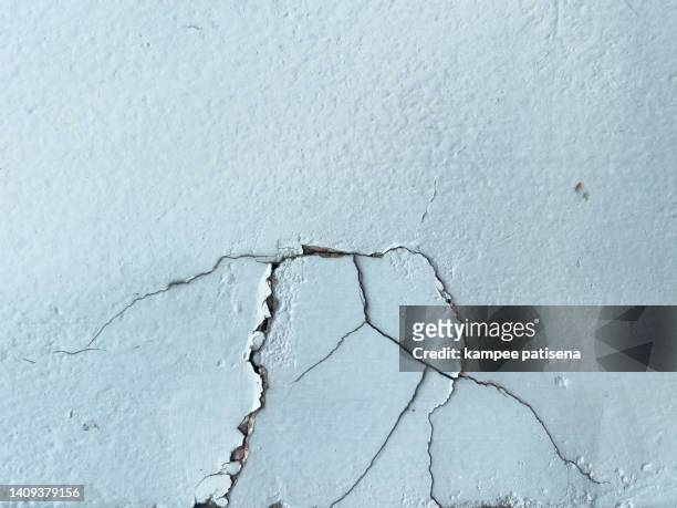 close-up of a cracked and weathered concrete wall texture - abandoned crack house stock pictures, royalty-free photos & images