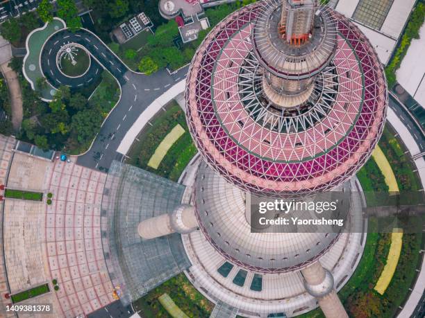 top view of shanghai oriental pearl tower - torre oriental pearl imagens e fotografias de stock