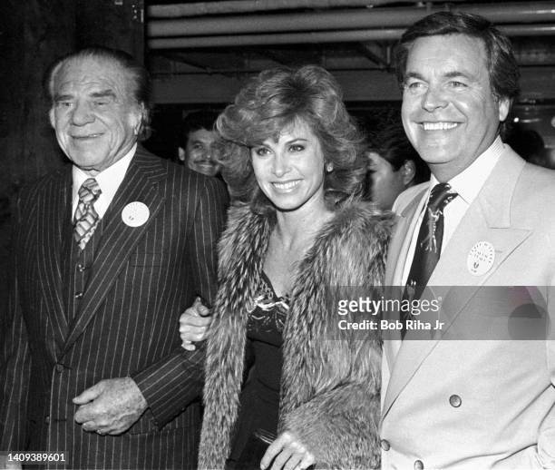 Hart to Hart' television show stars : Lionel Stander, Stefanie Powers and Robert Wagner attend a charity event onboard the RMS Queen Mary, Circa....